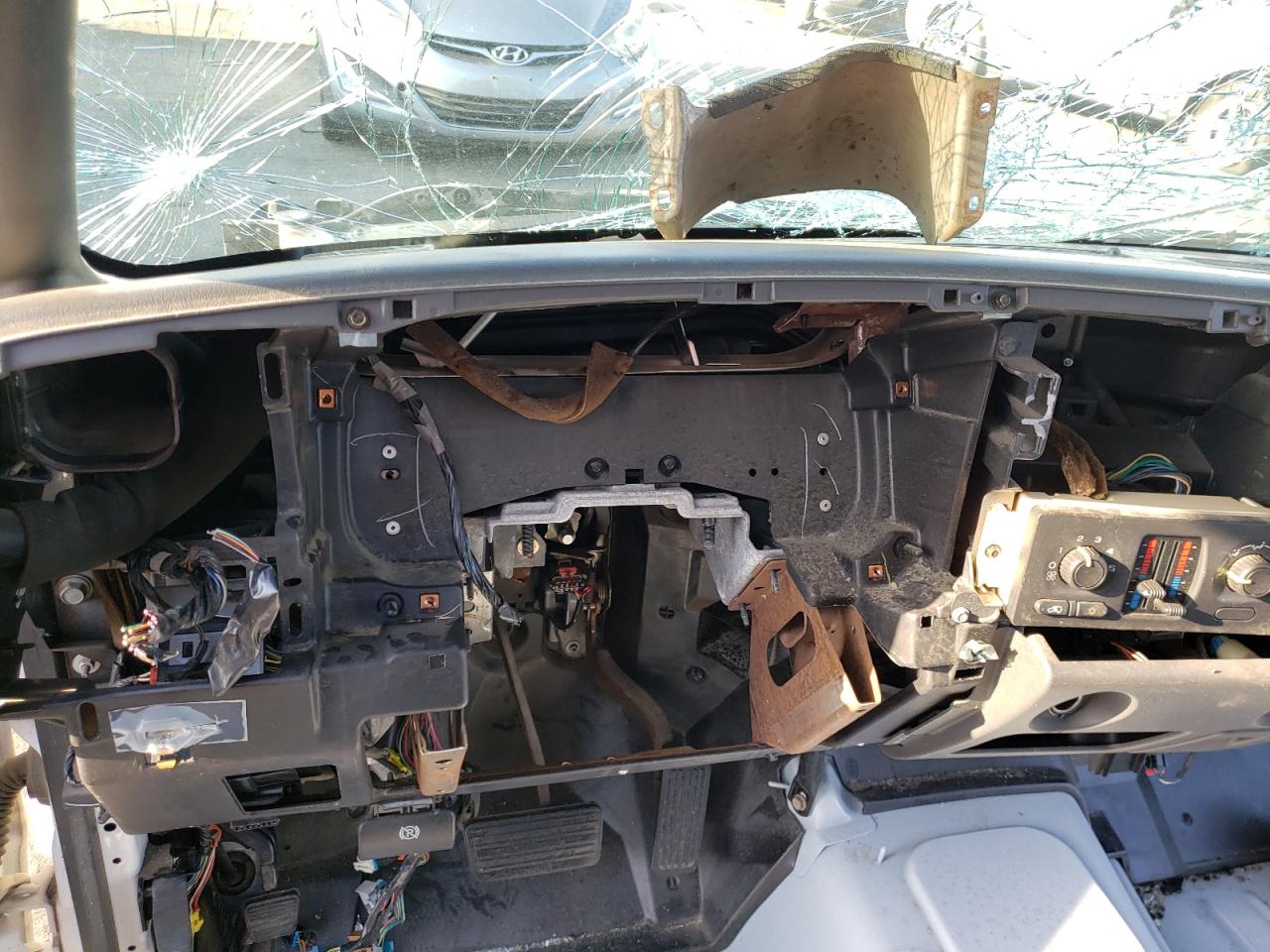 Photo 8 from auction – 2004 CHEVROLET SILVERADO with VIN 2GCEC19T441219747