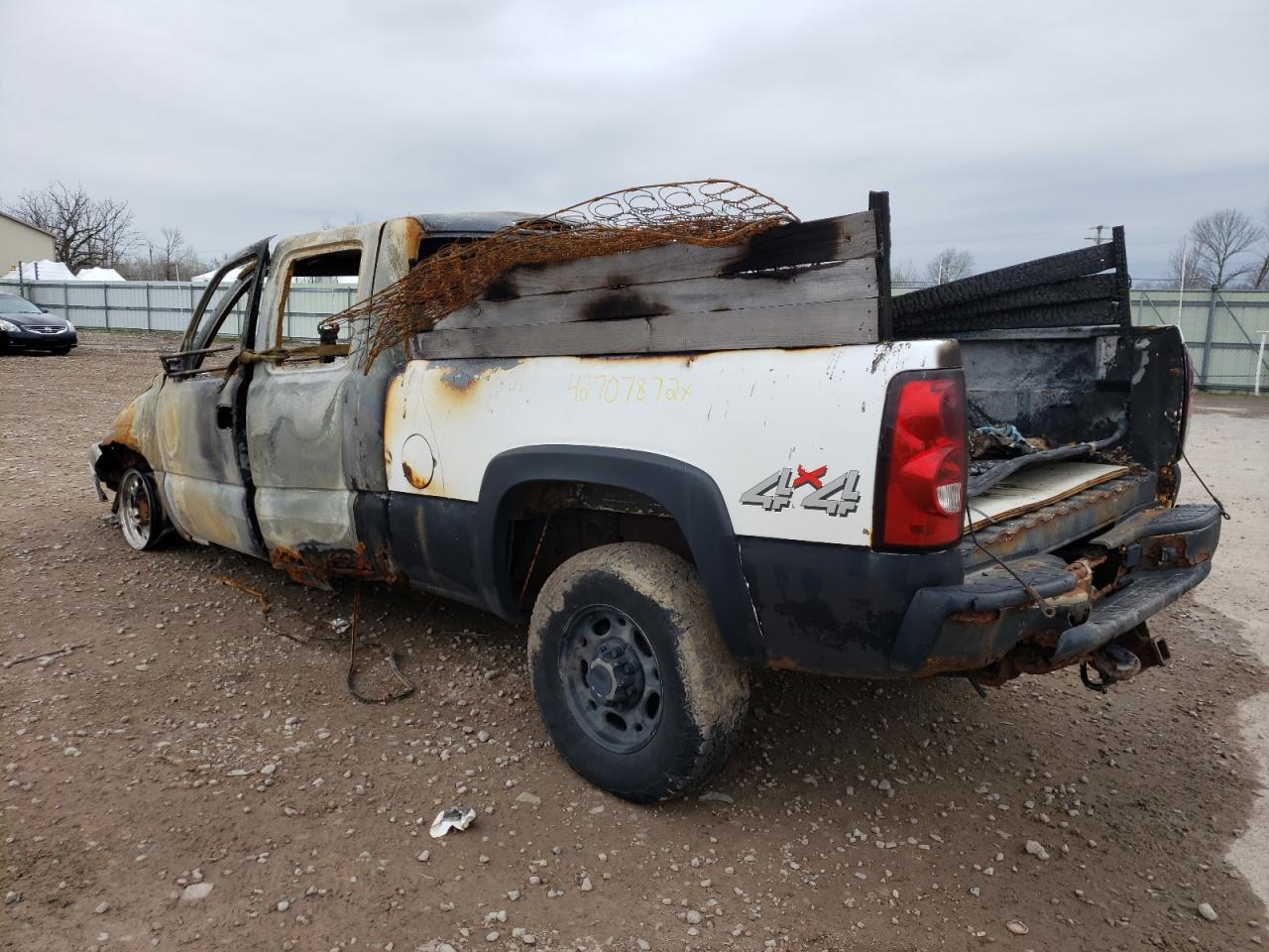 Photo 3 from auction – 2004 CHEVROLET SILVERADO with VIN 1GCHK29U34E364677