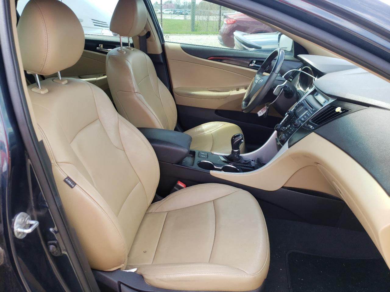 Photo 5 from auction – 2012 HYUNDAI SONATA SE with VIN 5NPEC4AB5CH431218