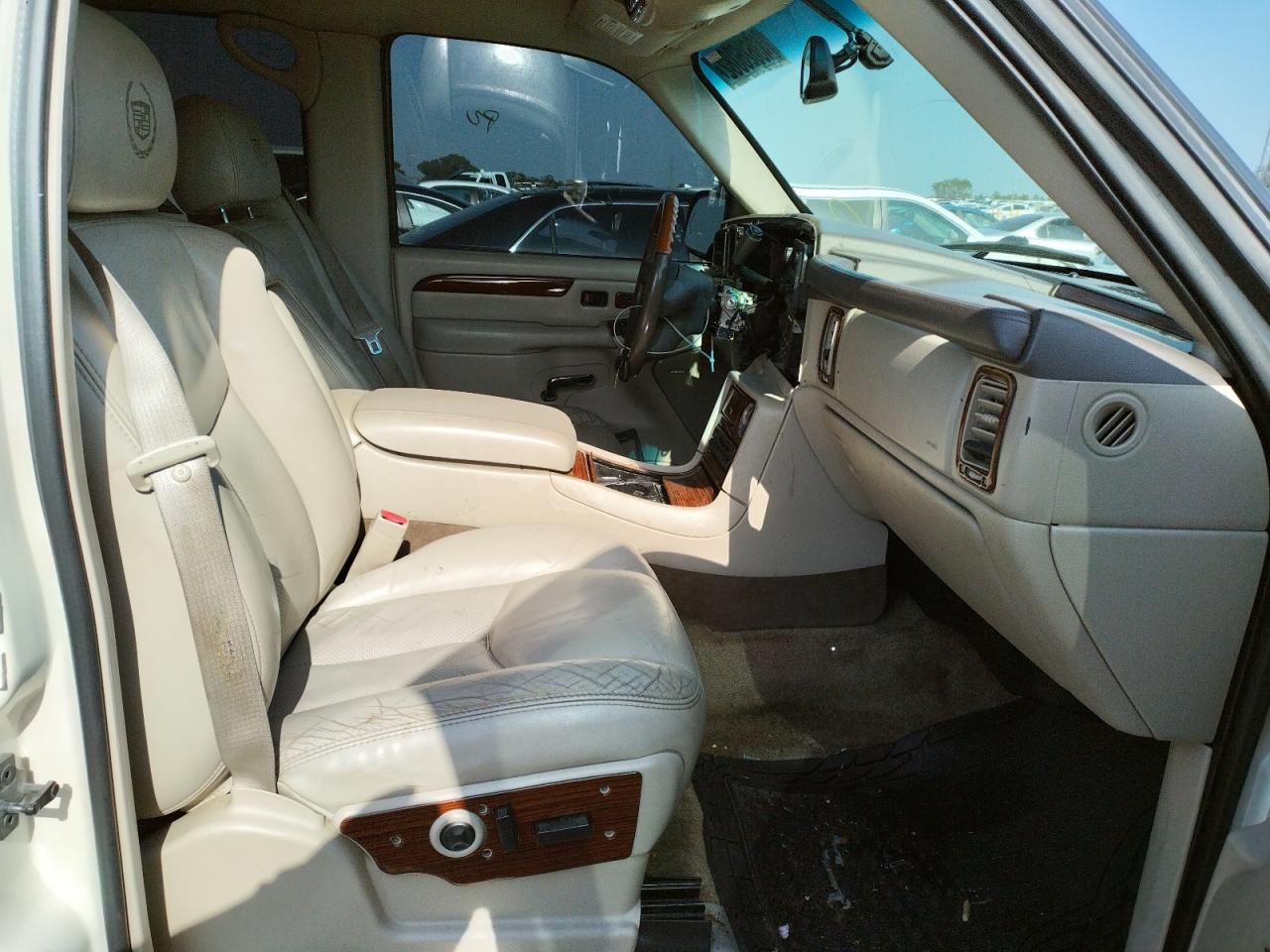 Photo 5 from auction – 2003 CADILLAC ESCALADE L with VIN 1GYEC63TX3R221993