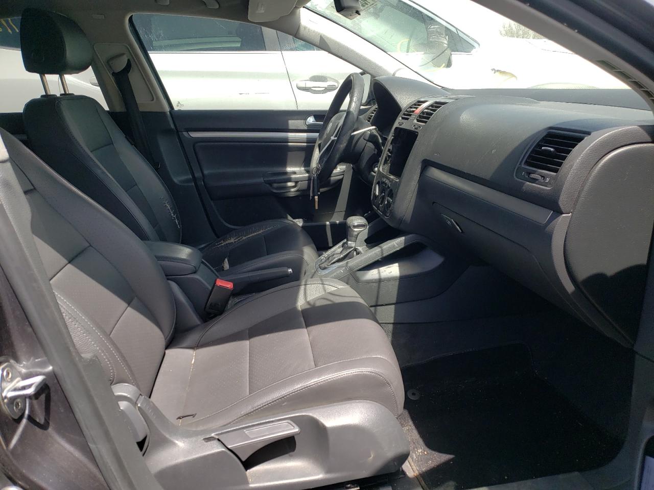 Photo 20 from auction – 2006 VOLKSWAGEN JETTA 2.5 with VIN 3VWSF71KX6M623077