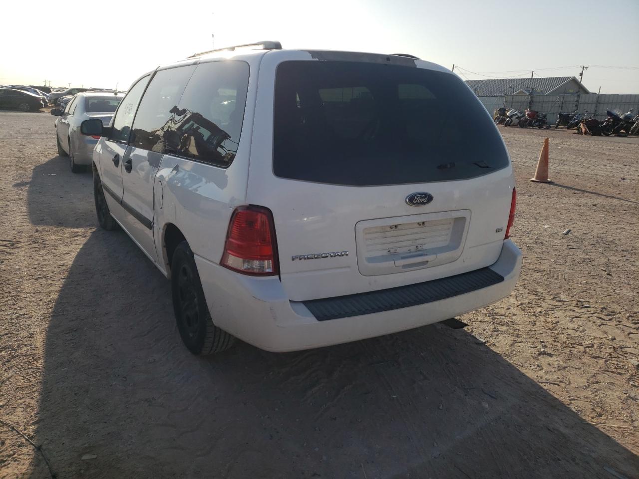 Photo 3 from auction – 2005 FORD FREESTAR S with VIN 2FMZA51605BA03552
