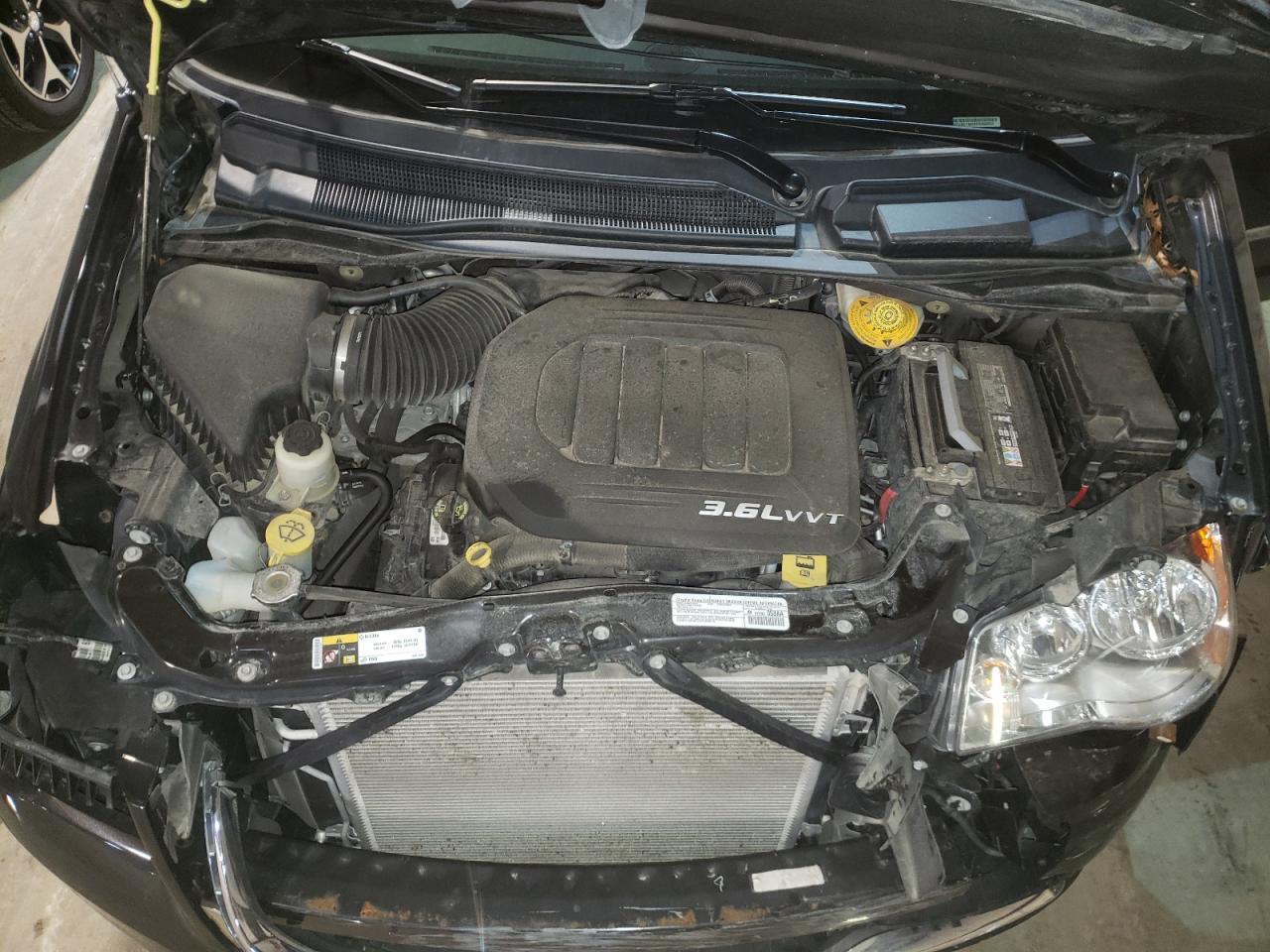 Photo 7 from auction – 2014 CHRYSLER TOWN & COU with VIN 2C4RC1BGXER398653