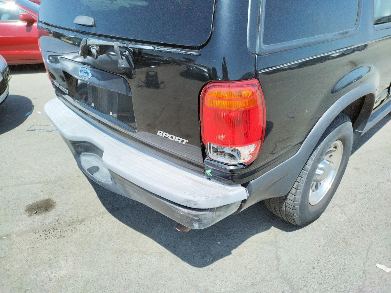 Photo 9 from auction – 2000 FORD EXPLORER S with VIN 1FMYU60E9YUA54676