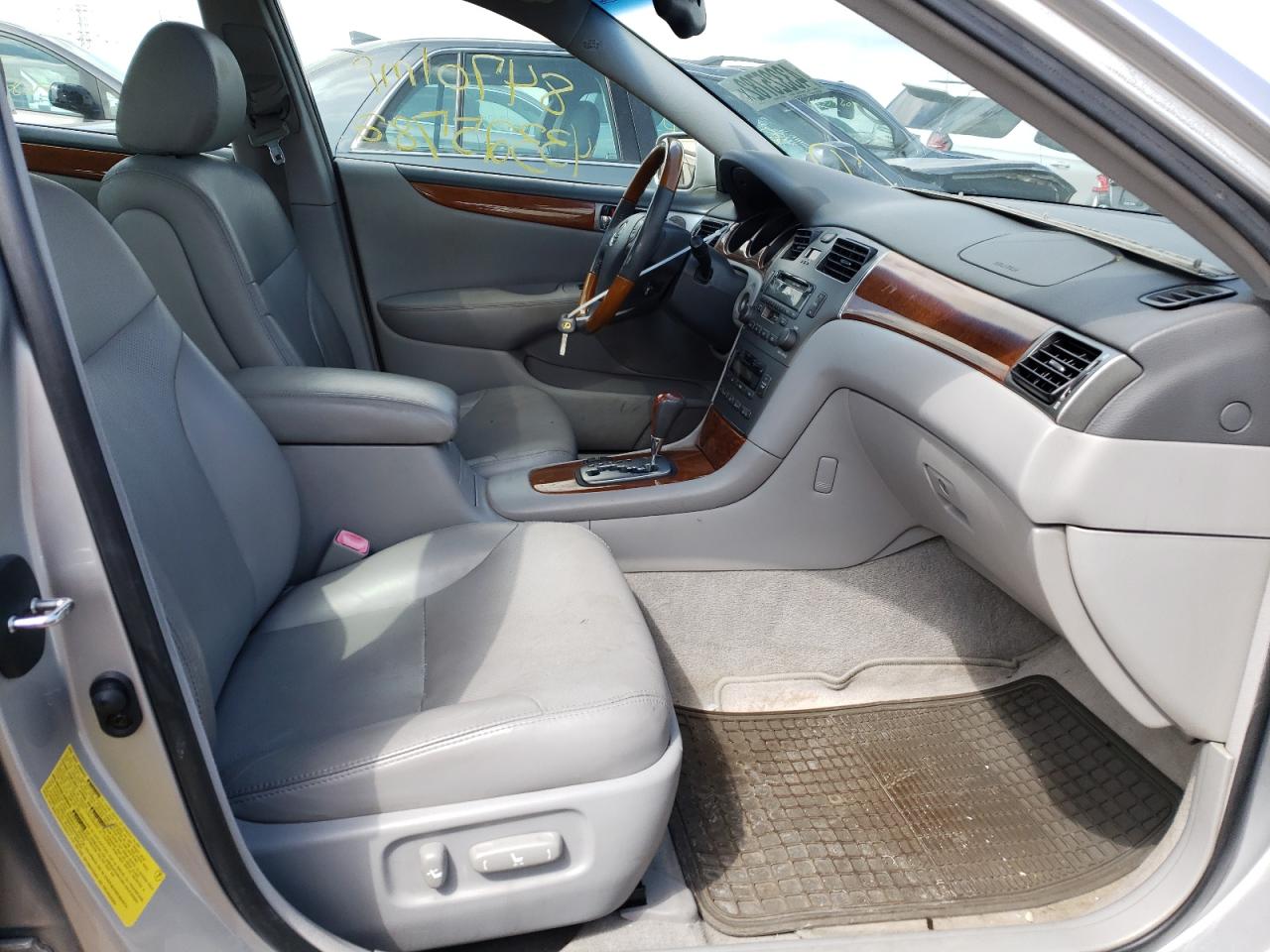 Photo 5 from auction – 2005 LEXUS ES 330 with VIN JTHBA30G855092004