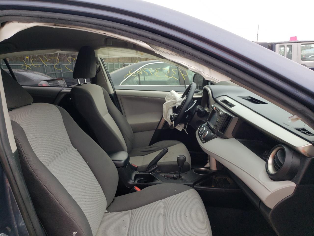 Photo 5 from auction – 2013 TOYOTA RAV4 LE with VIN JTMBFREV2D5002986