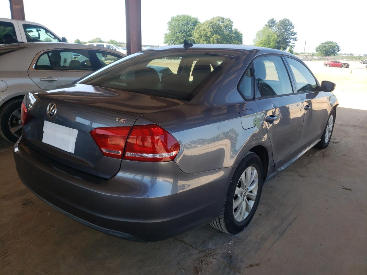 Photo 4 from auction – 2015 VOLKSWAGEN PASSAT S with VIN 1VWAT7A30FC094155