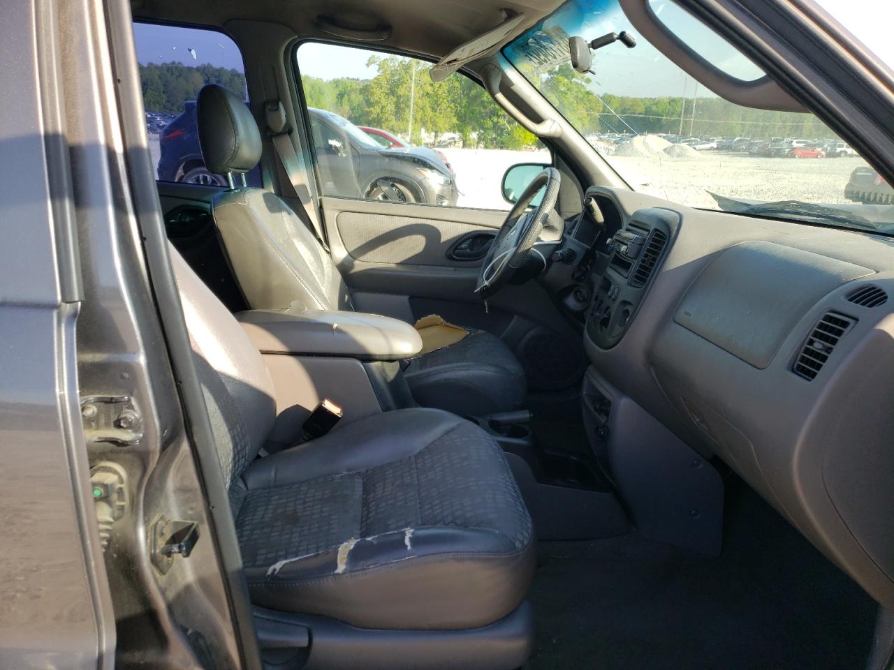 Photo 14 from auction – 2002 FORD ESCAPE XLS with VIN 1FMYU01152KD97450