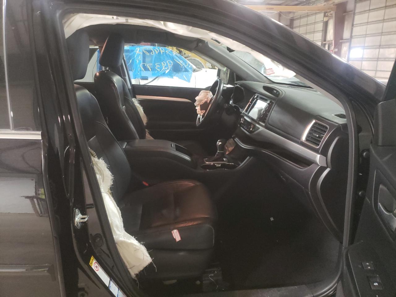 Photo 5 from auction – 2015 TOYOTA HIGHLANDER with VIN 5TDJKRFH5FS217128