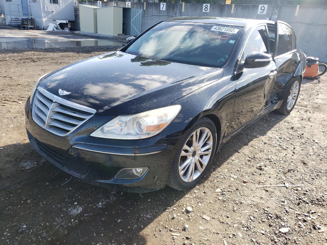 Photo 2 from auction – 2010 HYUNDAI GENESIS 3. with VIN KMHGC4DE6AU094233