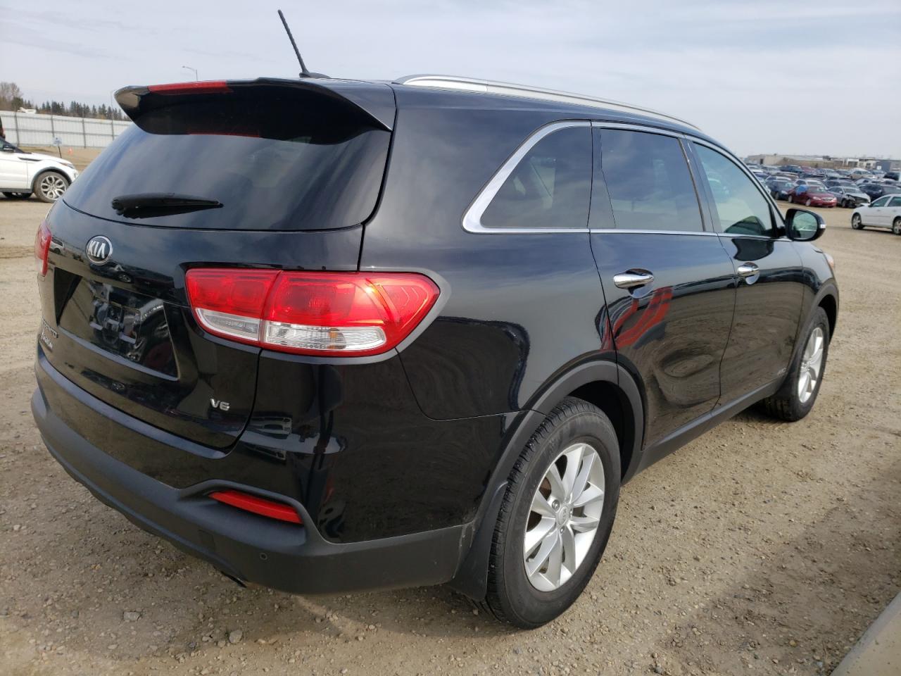 Photo 4 from auction – 2016 KIA SORENTO LX with VIN 5XYPGDA58GG090577