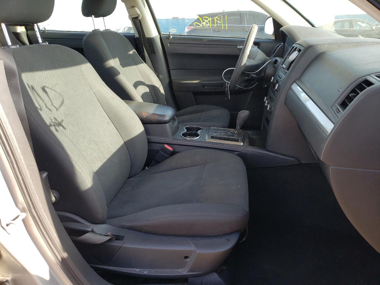 Photo 5 from auction – 2008 CHRYSLER 300 LX with VIN 2C3KA43R78H128979