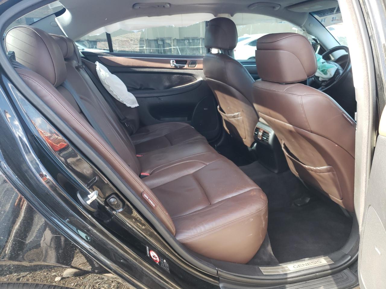 Photo 6 from auction – 2010 HYUNDAI GENESIS 3. with VIN KMHGC4DE6AU094233