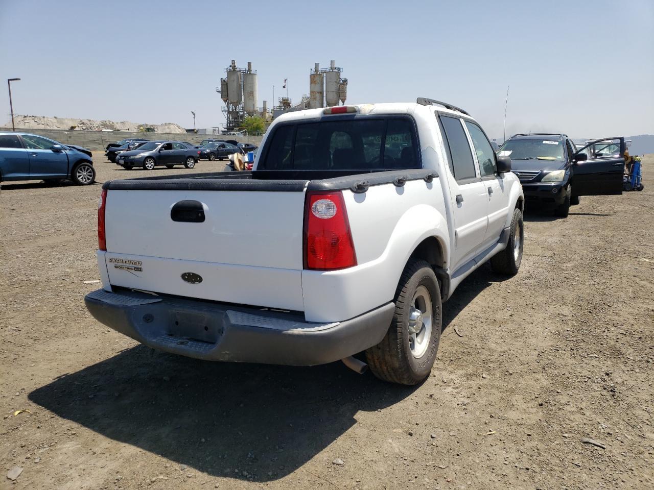 Photo 4 from auction – 2005 FORD EXPLORER S with VIN 1FMZU67KX5UB94750