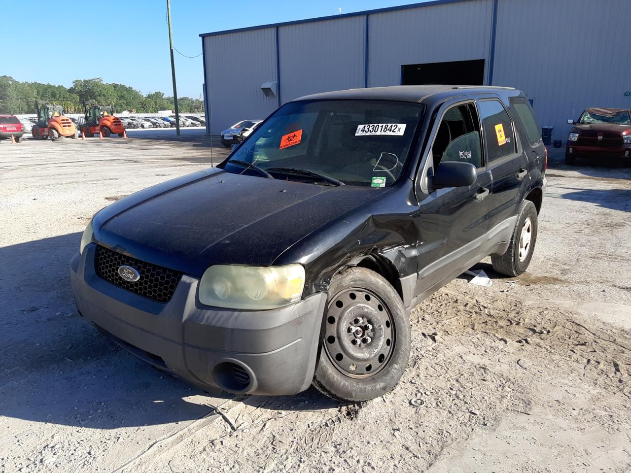 Photo 2 from auction – 2007 FORD ESCAPE XLS with VIN 1FMYU02Z87KA52683