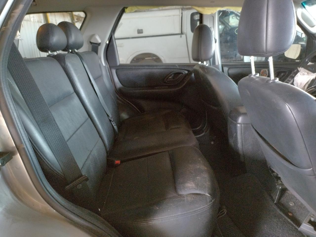 Photo 6 from auction – 2007 FORD ESCAPE LIM with VIN 1FMCU04117KA43955