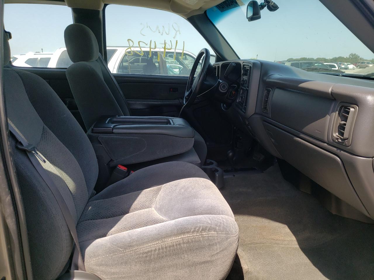 Photo 5 from auction – 2003 CHEVROLET SILVERADO with VIN 1GCHK29U93E105982