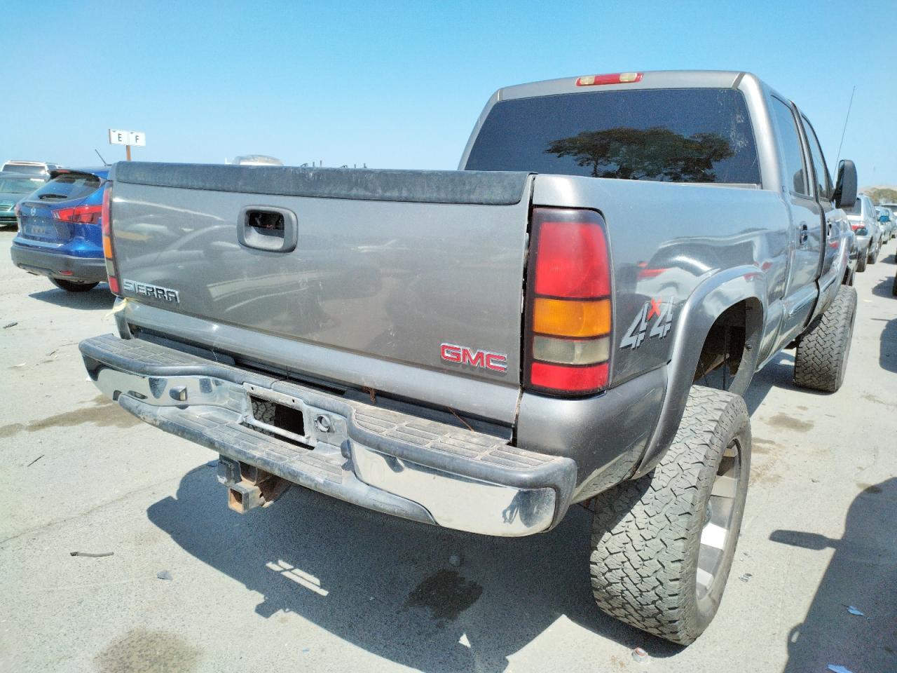 Photo 4 from auction – 2007 GMC SIERRA K25 with VIN 1GTHK23D97F105375