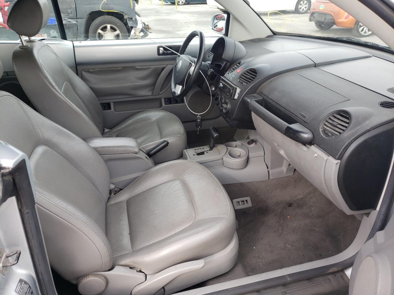 Photo 6 from auction – 2005 VOLKSWAGEN NEW BEETLE with VIN 3VWCD31Y95M315792