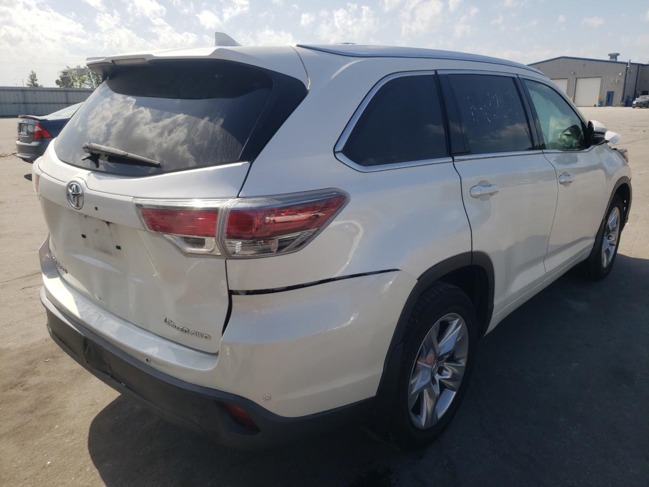 Photo 4 from auction – 2015 TOYOTA HIGHLANDER with VIN 5TDDKRFH7FS075006