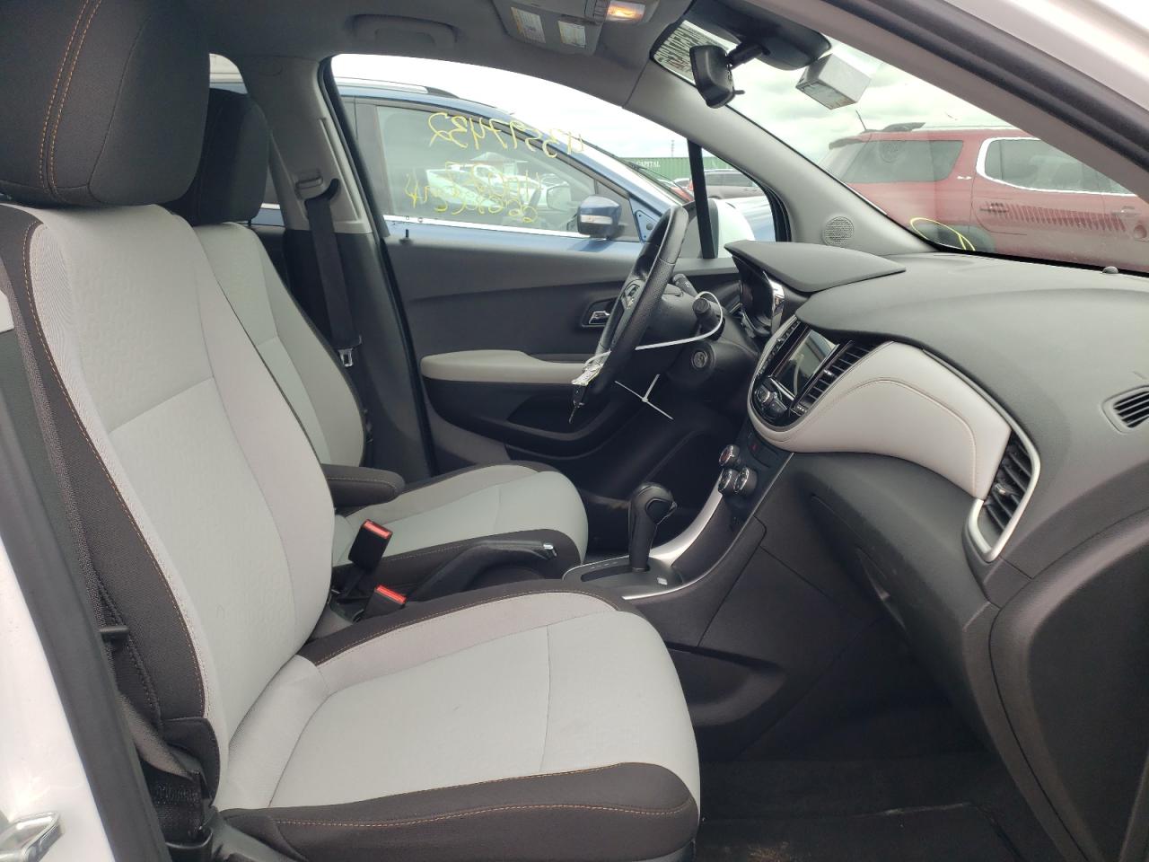 Photo 5 from auction – 2019 CHEVROLET TRAX LS with VIN 3GNCJNSB5KL257822