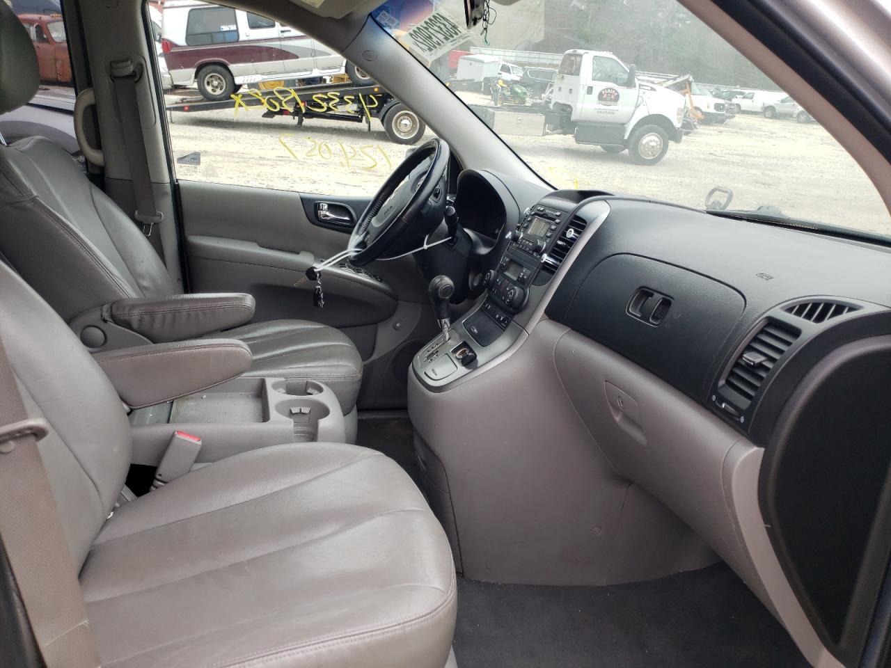 Photo 5 from auction – 2008 HYUNDAI ENTOURAGE with VIN KNDMC233786048050