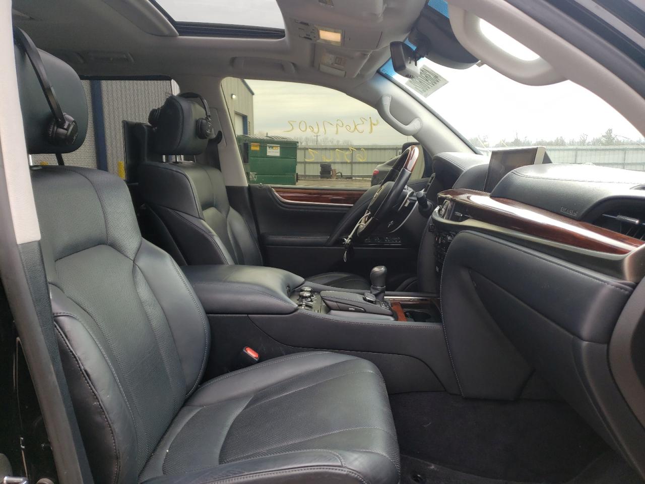 Photo 5 from auction – 2017 LEXUS LX 570 with VIN JTJHY7AX4H4233428