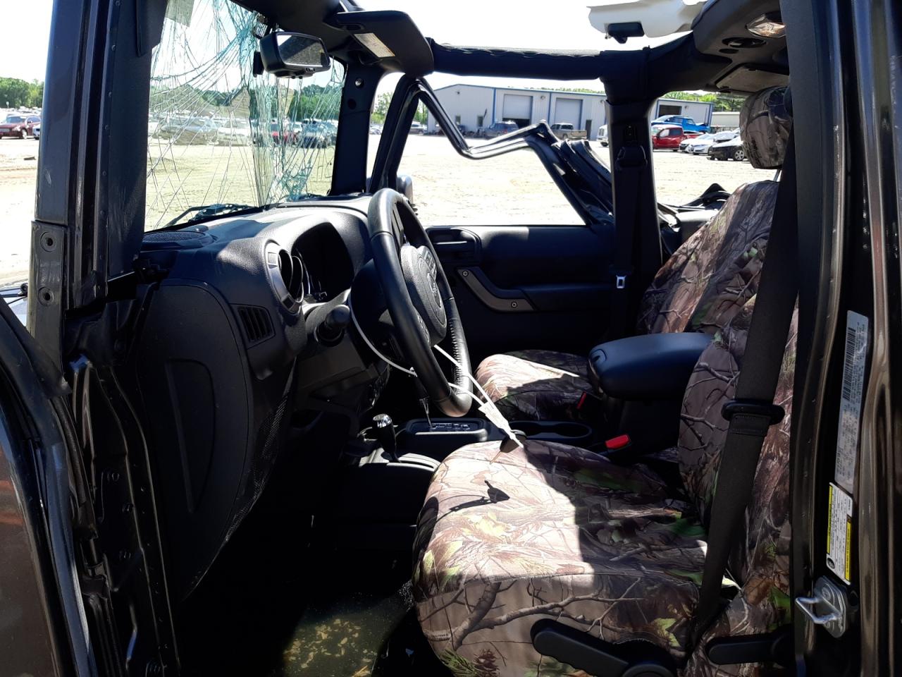 Photo 5 from auction – 2017 JEEP WRANGLER U with VIN 1C4BJWDG0HL562863