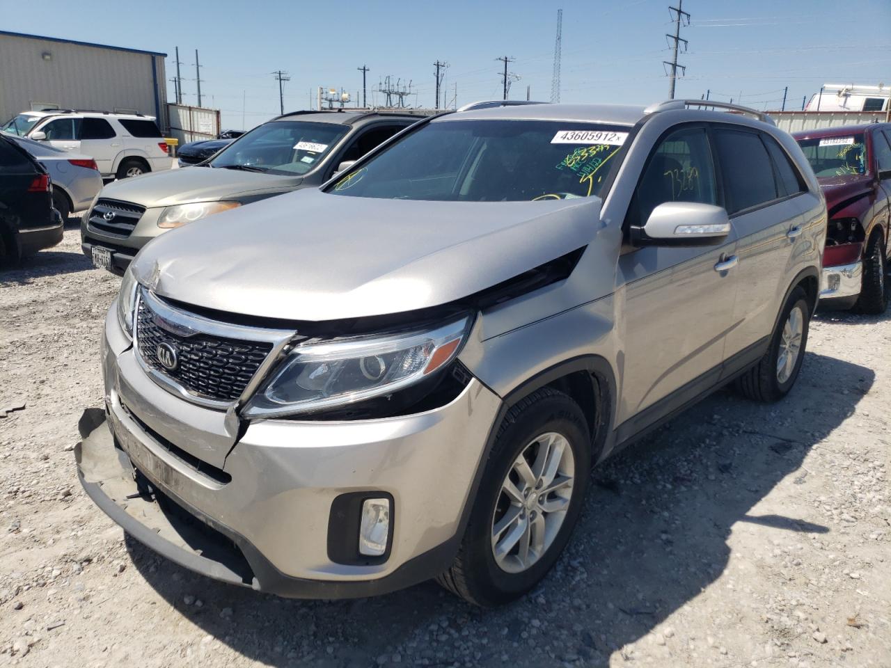Photo 9 from auction – 2015 KIA SORENTO LX with VIN 5XYKTCA66FG653343