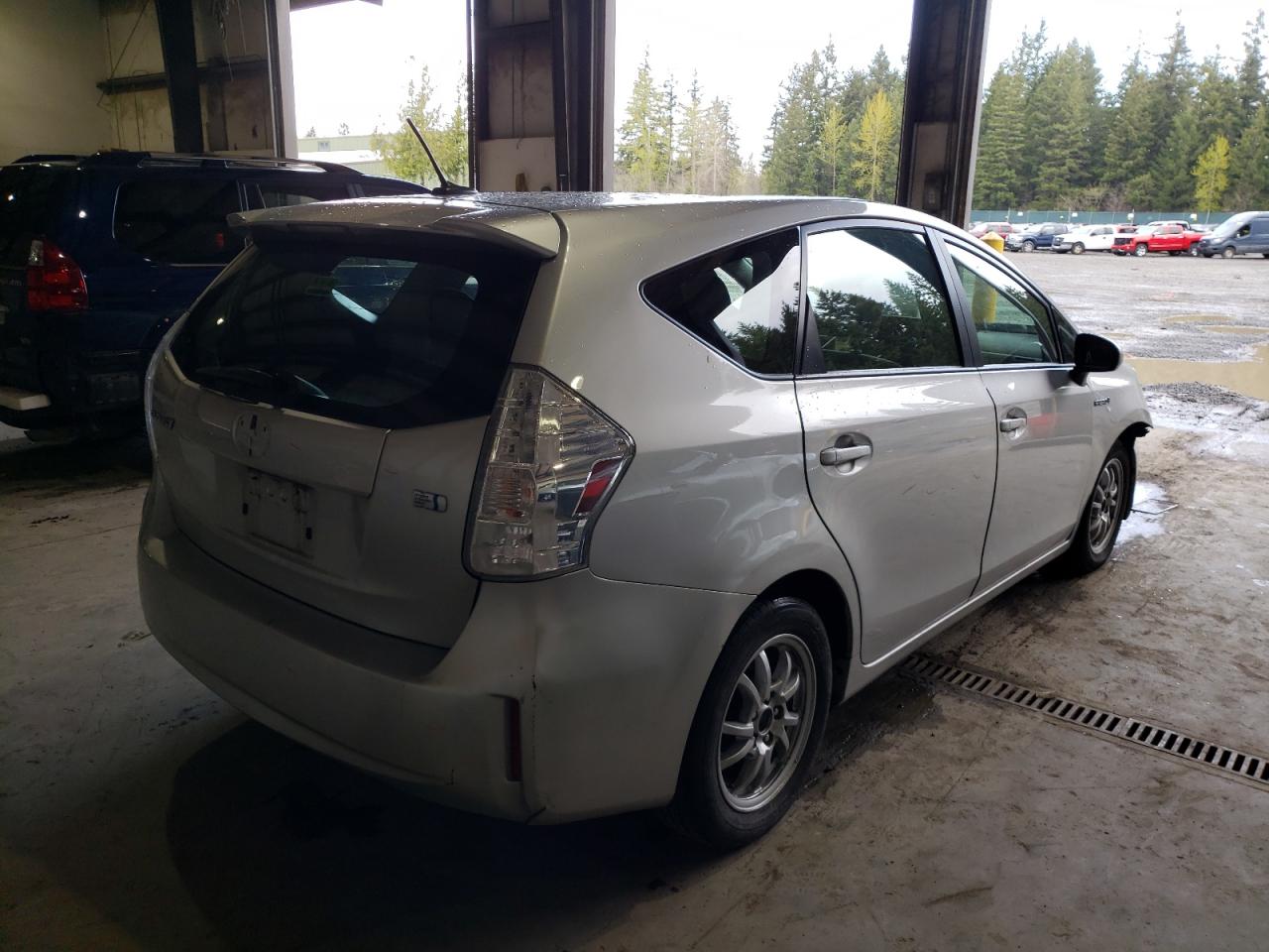 Photo 4 from auction – 2012 TOYOTA PRIUS V with VIN JTDZN3EU3C3061898