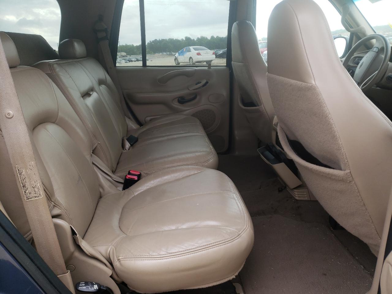 Photo 6 from auction – 2001 FORD EXPEDITION with VIN 1FMRU15L51LA78337