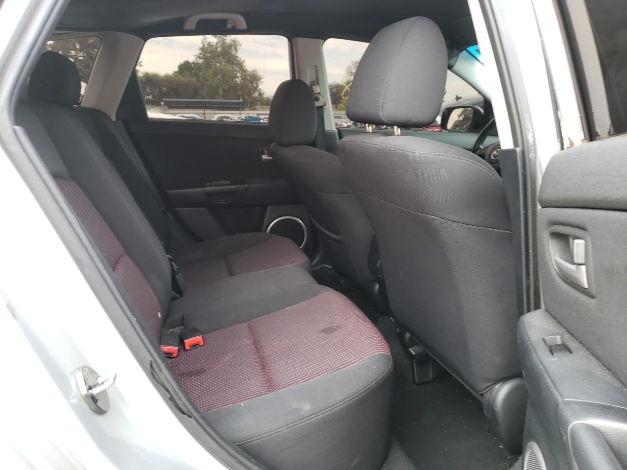 Photo 6 from auction – 2004 MAZDA 3 HATCHBAC with VIN JM1BK143X41137766