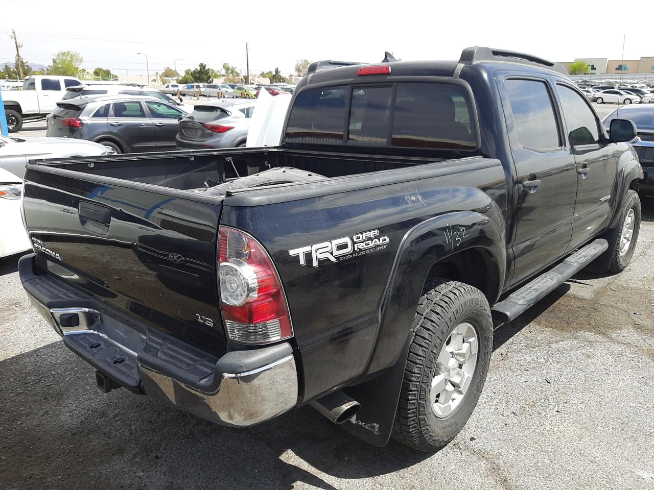 Photo 4 from auction – 2012 TOYOTA TACOMA DOU with VIN 3TMLU4EN2CM082697