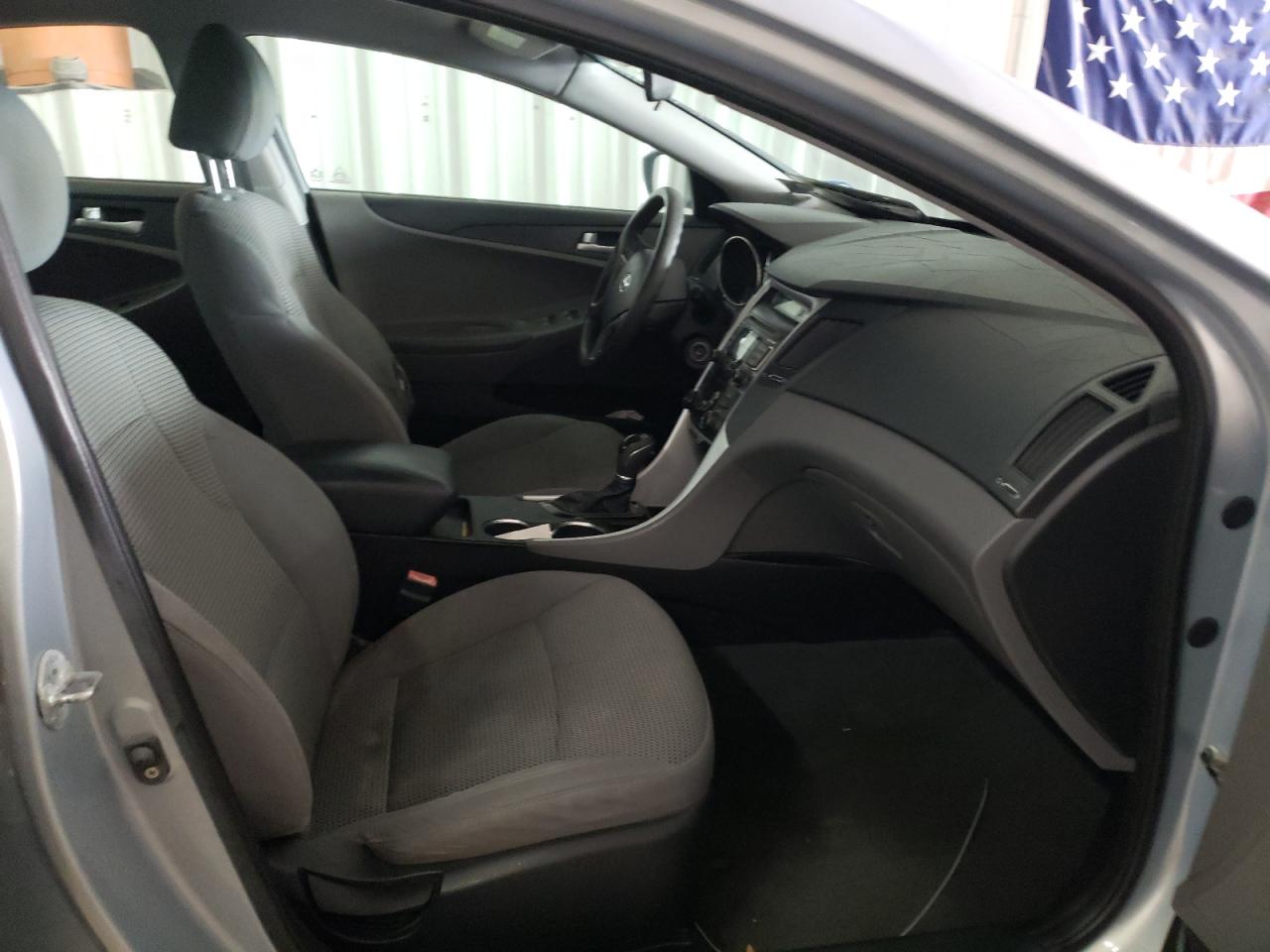 Photo 5 from auction – 2011 HYUNDAI SONATA GLS with VIN 5NPEB4AC1BH046491