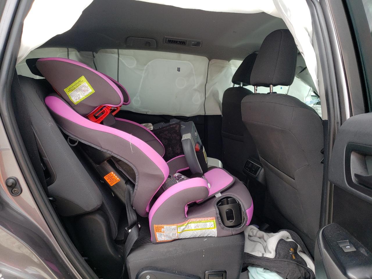 Photo 6 from auction – 2019 TOYOTA HIGHLANDER with VIN 5TDZARFH3KS042636