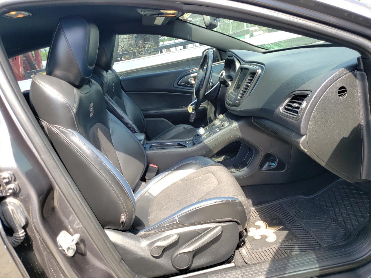 Foto 5 de la subasta – 2015 CHRYSLER 200 S con VIN 1C3CCCBG3FN518801