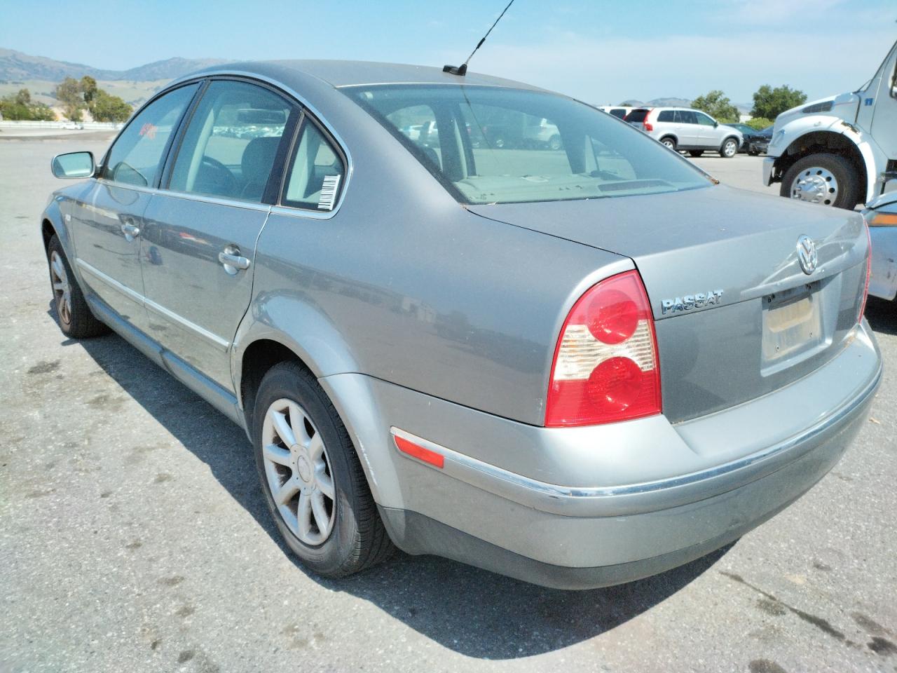 Photo 3 from auction – 2004 VOLKSWAGEN PASSAT GLS with VIN WVWPD63B04E030529