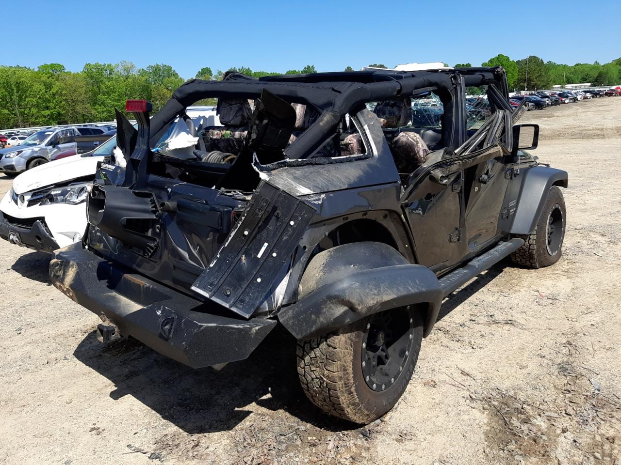 Photo 4 from auction – 2017 JEEP WRANGLER U with VIN 1C4BJWDG0HL562863