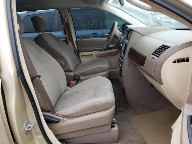 Photo 5 from auction – 2010 CHRYSLER TOWN & COU with VIN 2A4RR2D17AR456431