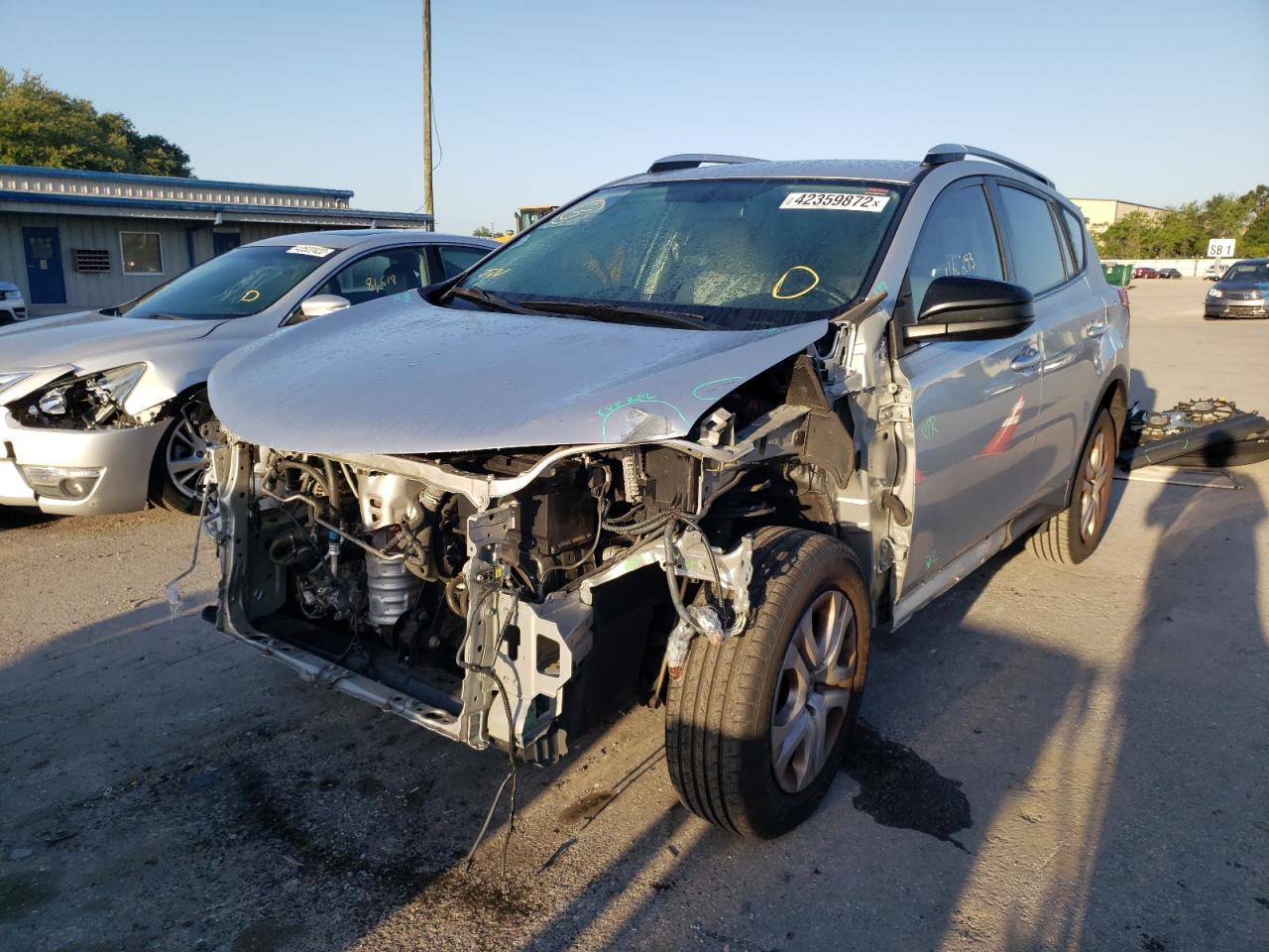 Photo 2 from auction – 2015 TOYOTA RAV4 LE with VIN JTMZFREV6FJ035613