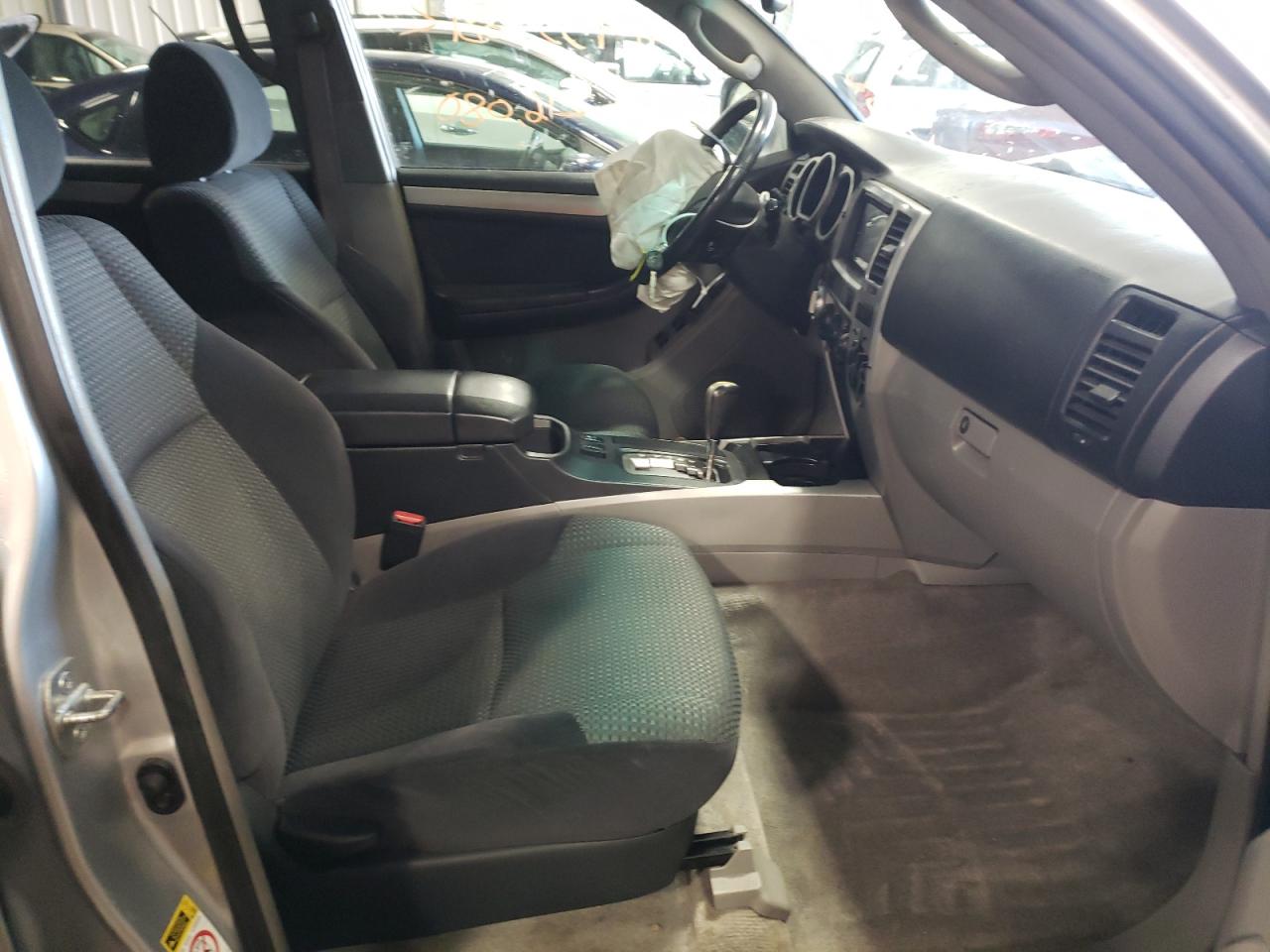 Photo 5 from auction – 2005 TOYOTA 4RUNNER SR with VIN JTEBT14R358020469