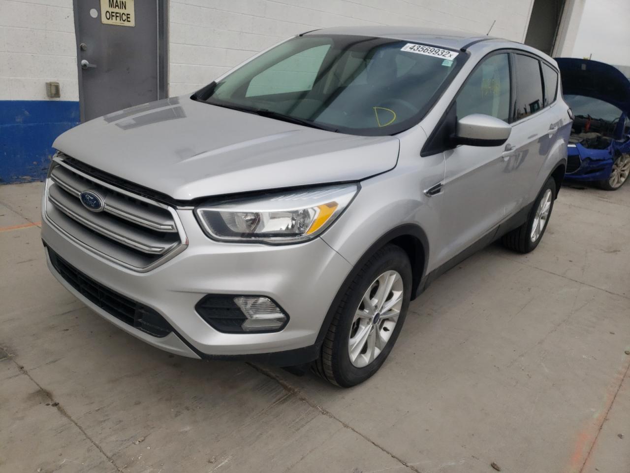 Photo 2 from auction – 2017 FORD ESCAPE SE with VIN 1FMCU9GD0HUC25811