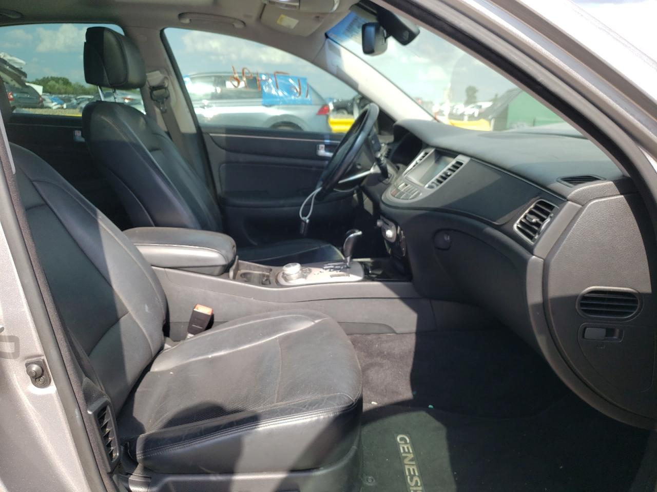 Photo 5 from auction – 2013 HYUNDAI GENESIS 3. with VIN KMHGC4DD2DU220843