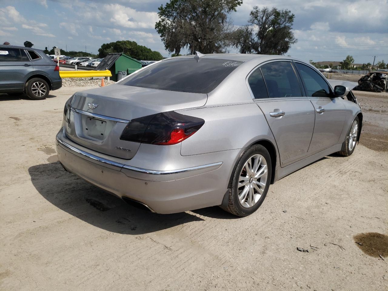 Photo 4 from auction – 2013 HYUNDAI GENESIS 3. with VIN KMHGC4DD2DU220843
