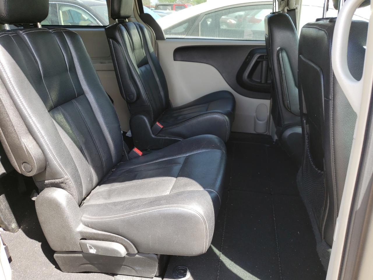 Photo 6 from auction – 2013 CHRYSLER TOWN & COU with VIN 2C4RC1BGXDR705723