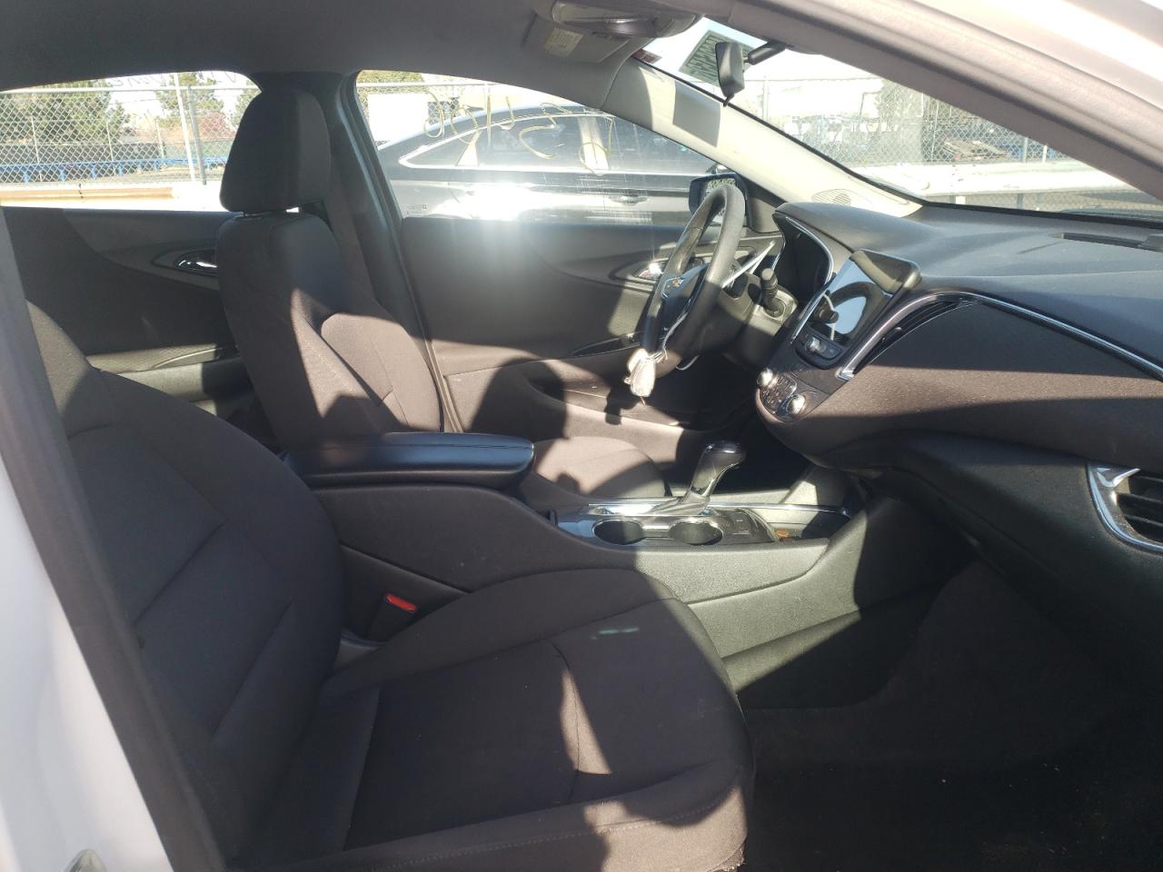 Photo 5 from auction – 2020 CHEVROLET MALIBU LT with VIN 1G1ZD5ST7LF092914