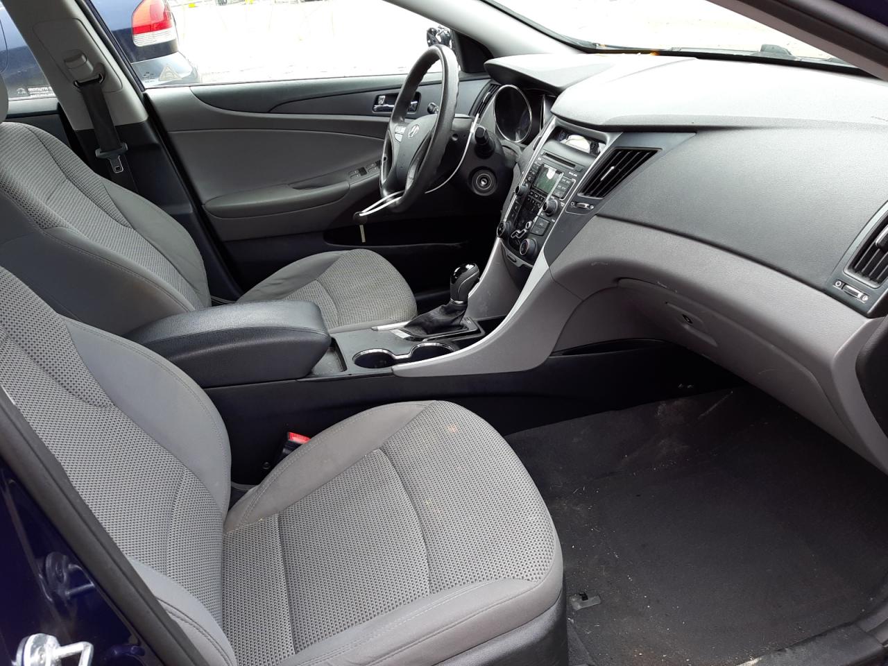 Photo 5 from auction – 2011 HYUNDAI SONATA GLS with VIN 5NPEB4AC3BH202031