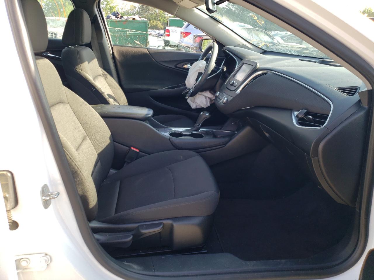 Photo 5 from auction – 2018 CHEVROLET MALIBU LT with VIN 1G1ZD5ST0JF237482