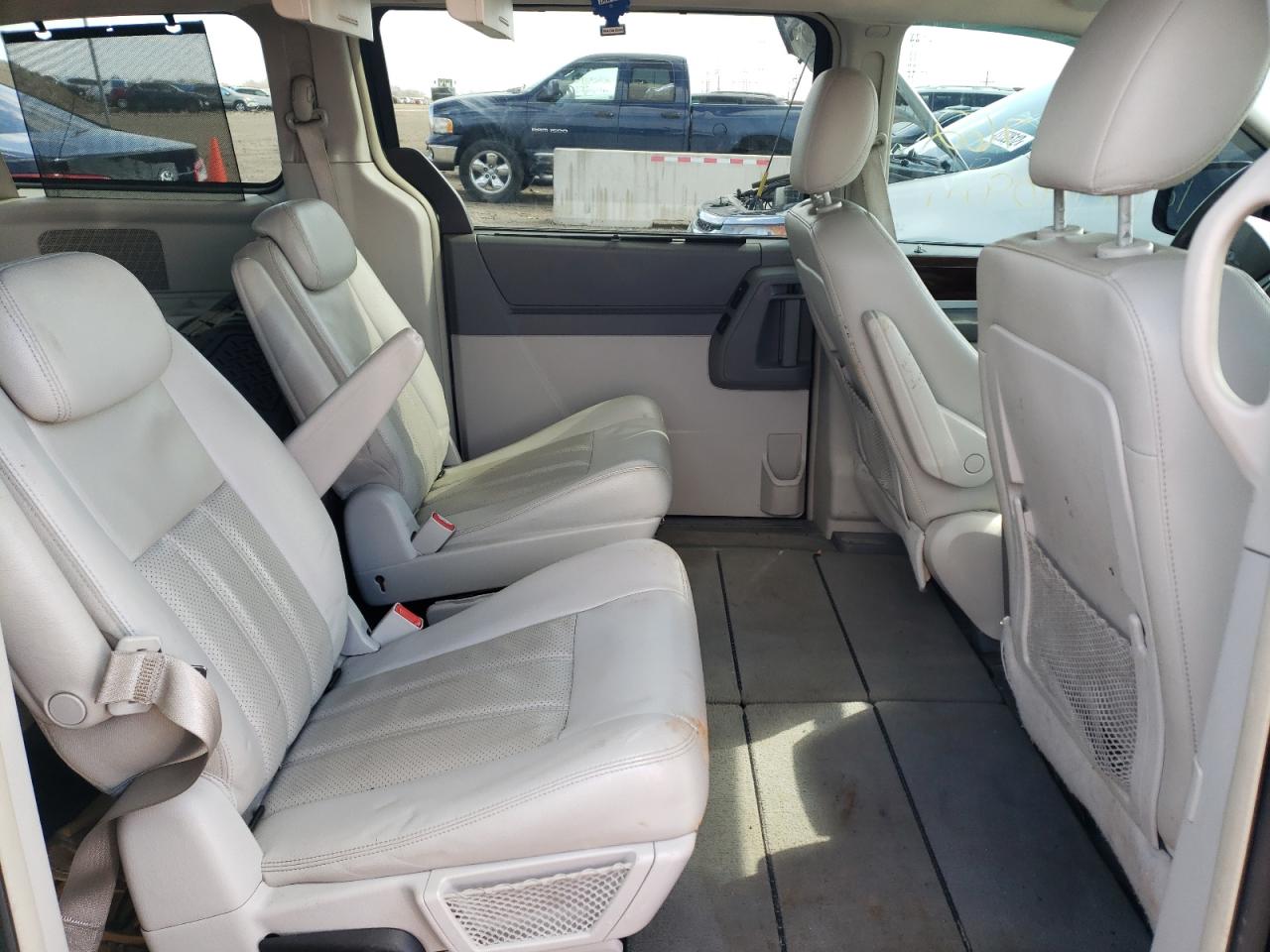 Photo 6 from auction – 2009 CHRYSLER TOWN & COU with VIN 2A8HR54189R670707