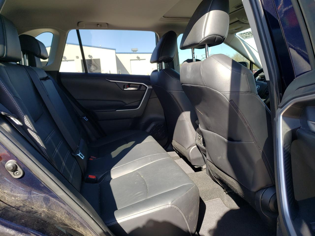 Photo 6 from auction – 2020 TOYOTA RAV4 XLE P with VIN JTMC1RFV5LD053453
